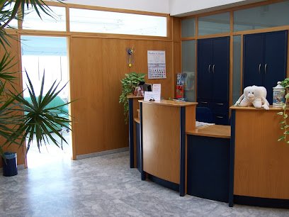 Foto de CLINICA DENTAL DR. CHAMORRO S.L.