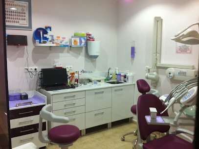 Foto de CLINICA DENTAL DR FRANCISCO MOLINA MIÑANO