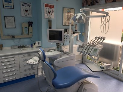 Foto de CLÍNICA DENTAL DR. SALVADOR ORIA