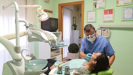 Foto de CLINICA DENTAL Dr Julio Sanchis - Medico_dentista - Especialista en implantes dentales