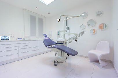 Foto de CLINICA DENTAL ESCARIZ