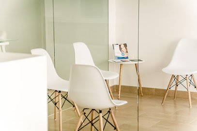 Foto de CLINICA DENTAL LA VICTORIA: FUENTE PALMERA