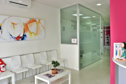 Foto de CLÍNICA DENTAL VALVERDEBOLADO