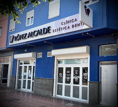 Foto de CLÍNICA ESTÉTICA DENTAL LÓPEZ ALCALDE