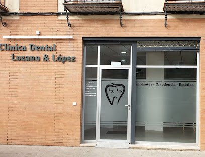 Foto de CLINICAS DENTALES LOZANO y LÓPEZ