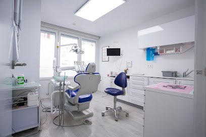 Foto de Carillas dentales Granada Torres & González. Implantes Granada.