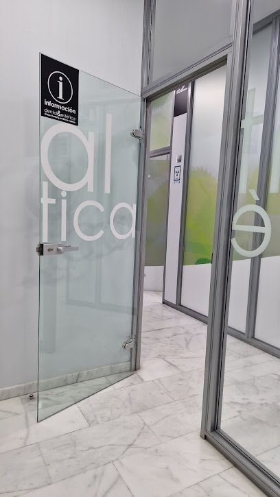 Foto de Clínica Dental Bell - Dos Hermanas