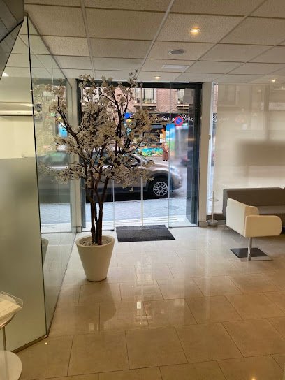 Foto de Clinica Dental Dra. Salmerón Madrid - Dentistas - Implantes dentales