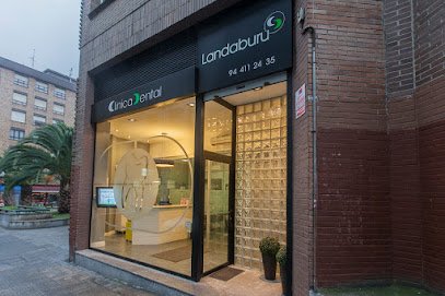 Foto de Clínica Dental Landaburu Especialistas en Implantología Dental en Santutxu