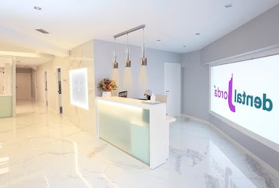 Foto de DENTISTAS DENTAL JORDA - Estética Dental - Prótesis Dentales - Ortodoncia Invisible - Carillas - Urgencias Dentales