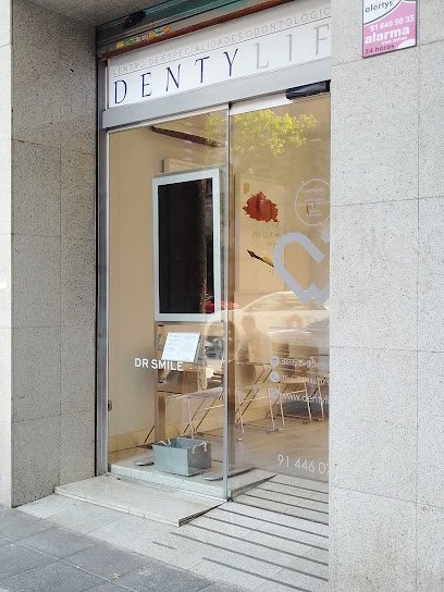 Foto de DR SMILE Madrid San Bernardo