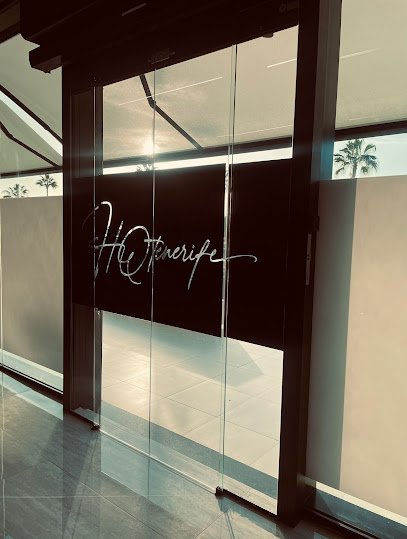 Foto de HQ TENERIFE Clínica Dental (CC. Parque Santiago 6)