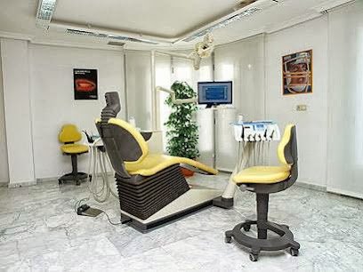 Foto de Ortodoncia e Implantes Dr. Francisco Manuel Gómez Arias Plaza Mayor 24 2ºC