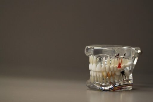 Un dentista reacciona a TikToks de dientes en YouTube Un dentista reacciona a TikToks de dientes en YouTube