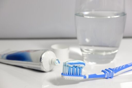 Comparativa: Limpieza Dental Mecánica vs Ultrasónica para Eliminar el Sarro